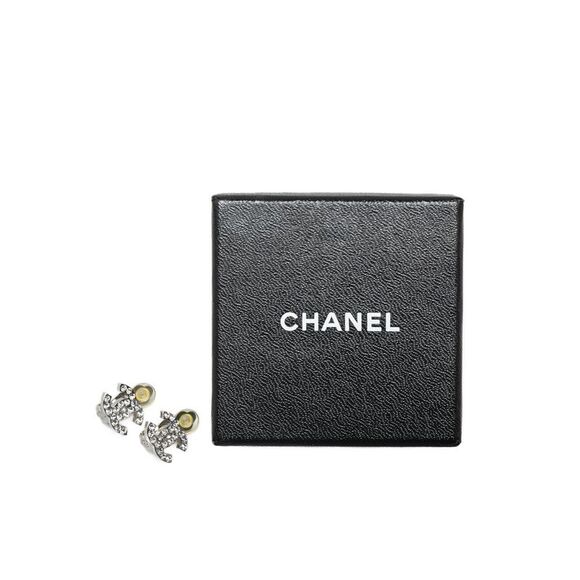 Pre Loved Chanel Silver Plated CC Rhinestones Clip on Earrings - Picture 5 of 5